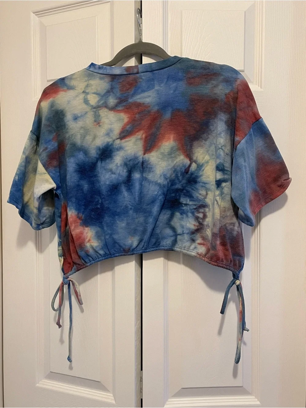love J Tie-Dye Cropped Drawstring Tee - Blue Red White - Picture 2 of 3